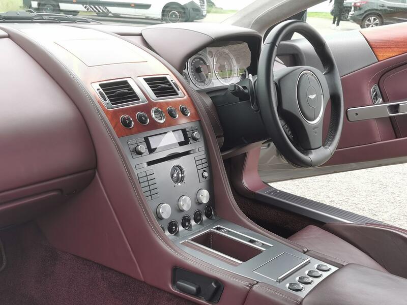 ASTON MARTIN DB9 5.9 2005