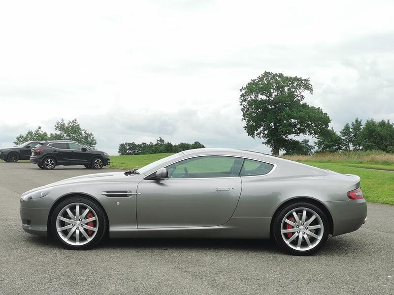 ASTON MARTIN DB9 5.9 2005