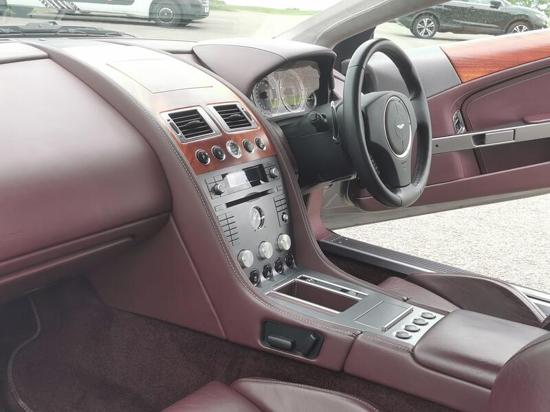 ASTON MARTIN DB9 5.9 2005