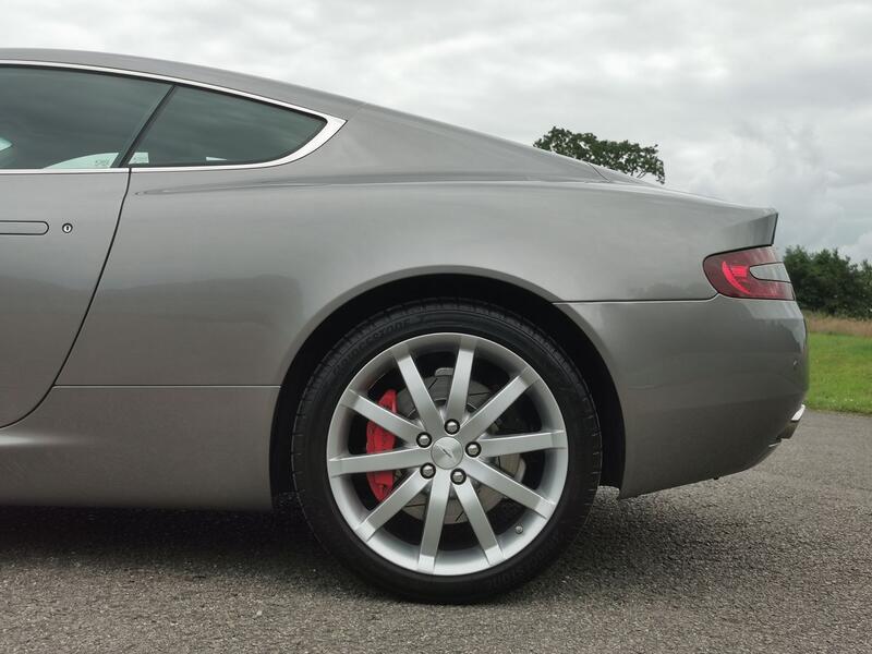 ASTON MARTIN DB9 5.9 2005