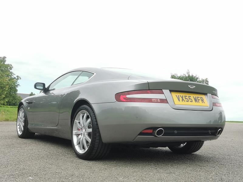 ASTON MARTIN DB9 5.9 2005