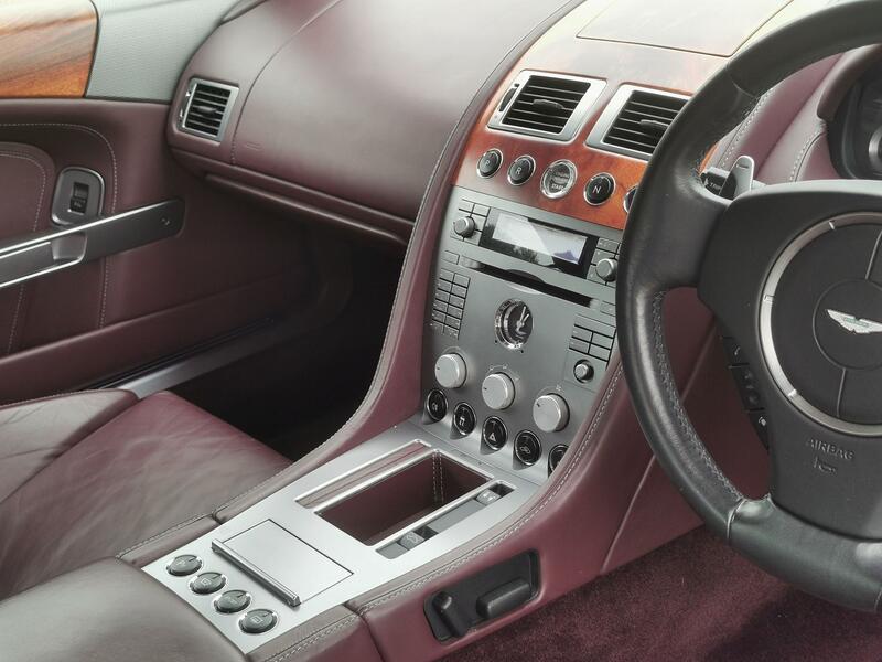 ASTON MARTIN DB9 5.9 2005