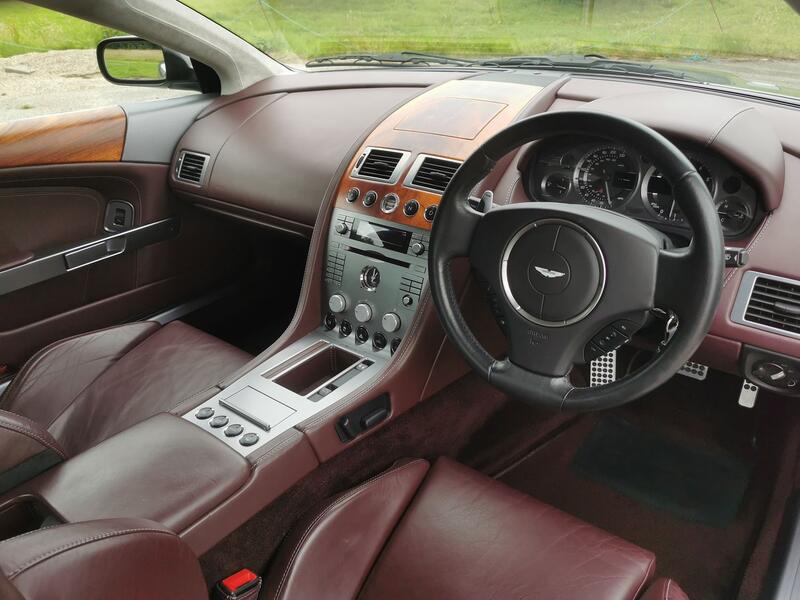 ASTON MARTIN DB9 5.9 2005