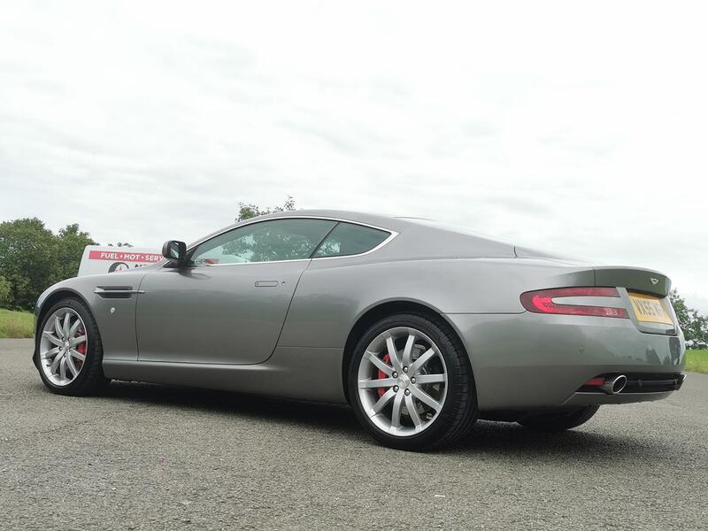 ASTON MARTIN DB9 5.9 2005