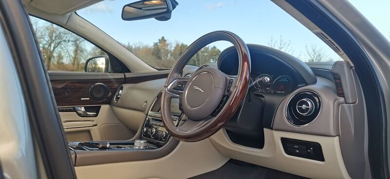 JAGUAR XJ 3.0d V6 Portfolio Auto 4dr 2012