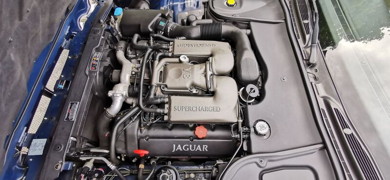 JAGUAR XJR 4.0 V8 Supercharged 4dr 1998