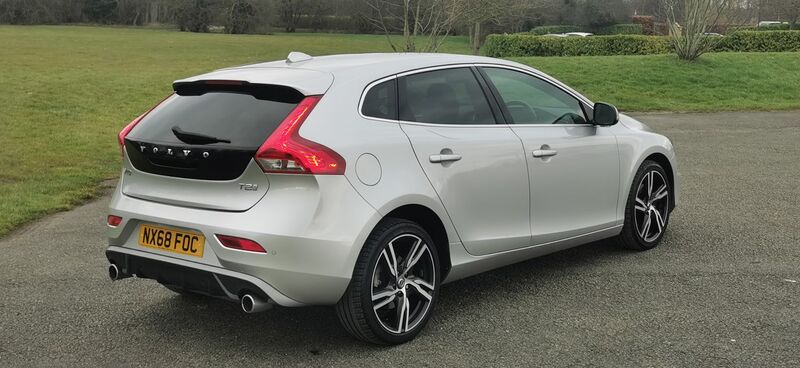 VOLVO V40 2.0 T2 GPF R-Design Pro Euro 6 ss 5dr 2018