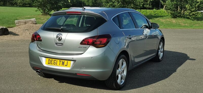 VAUXHALL ASTRA 2.0 CDTi SRi Auto 5dr 2011