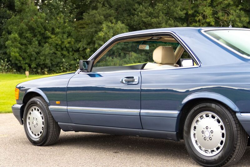 MERCEDES-BENZ SEC SERIES C126 560 SEC Flagship Coupe 2dr 1990